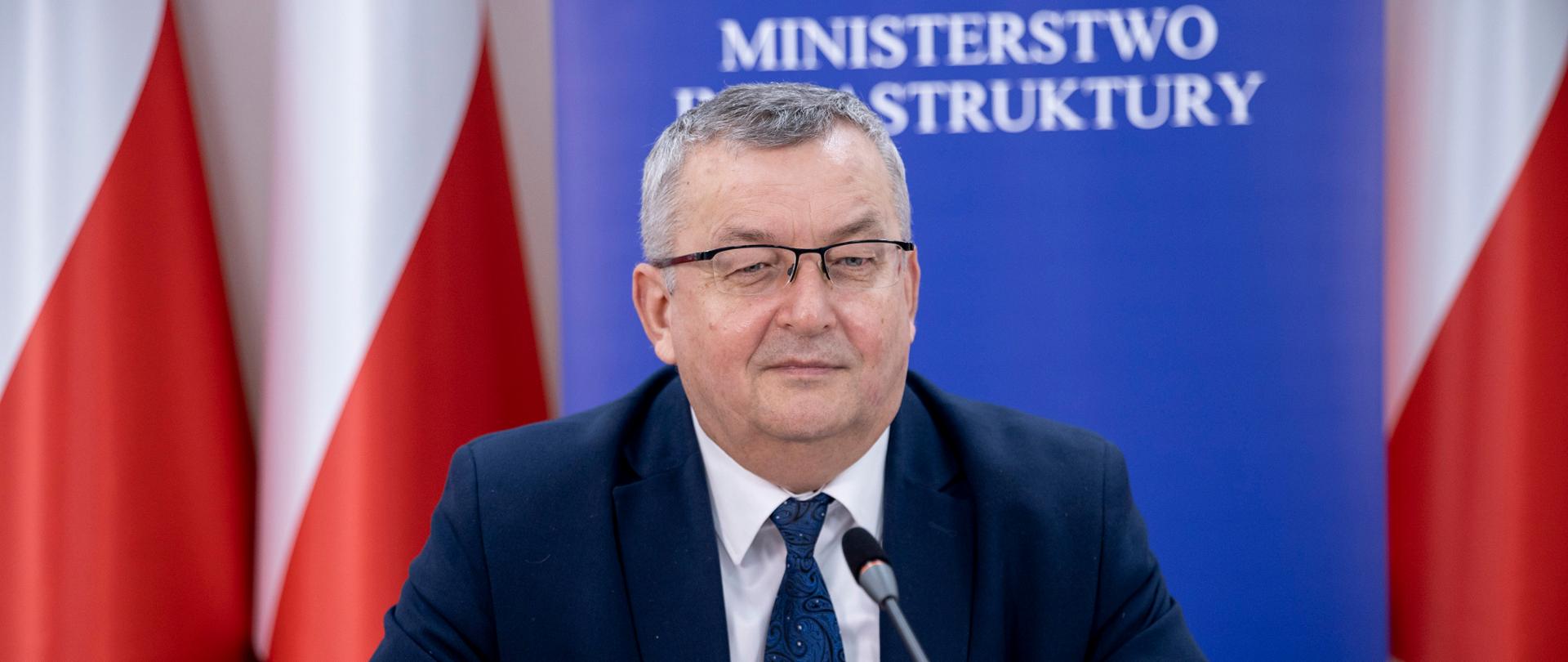 - Układ drogowy w rejonie węzła Kraków Południe wyczerpał już swoją przepustowość, dlatego podjęliśmy decyzję o jego rozbudowie - powiedział minister Andrzej Adamczyk