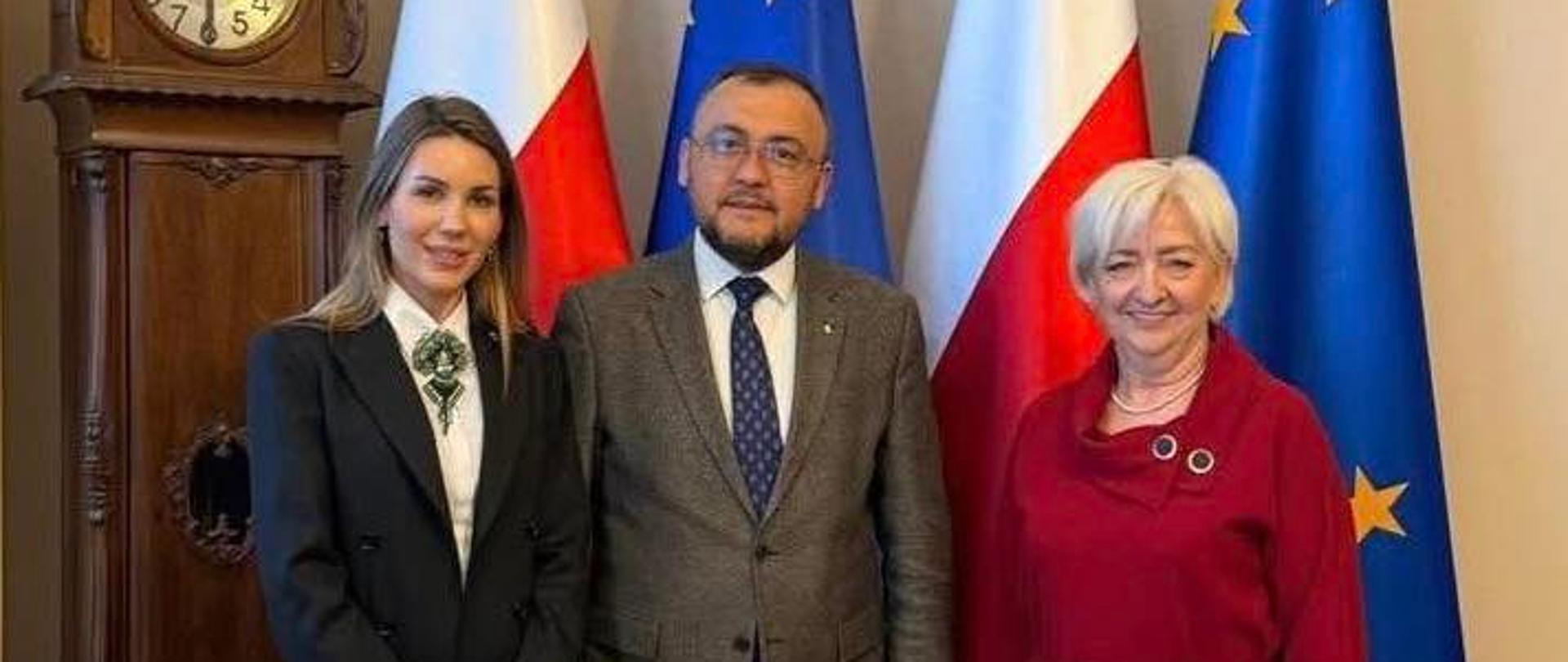 Ambasador Ukrainy w RP, Pan Wasyl Bodnar, wraz z małżonką, na spotkaniu z wojewodą łódzkim Dorotą Ryl. 