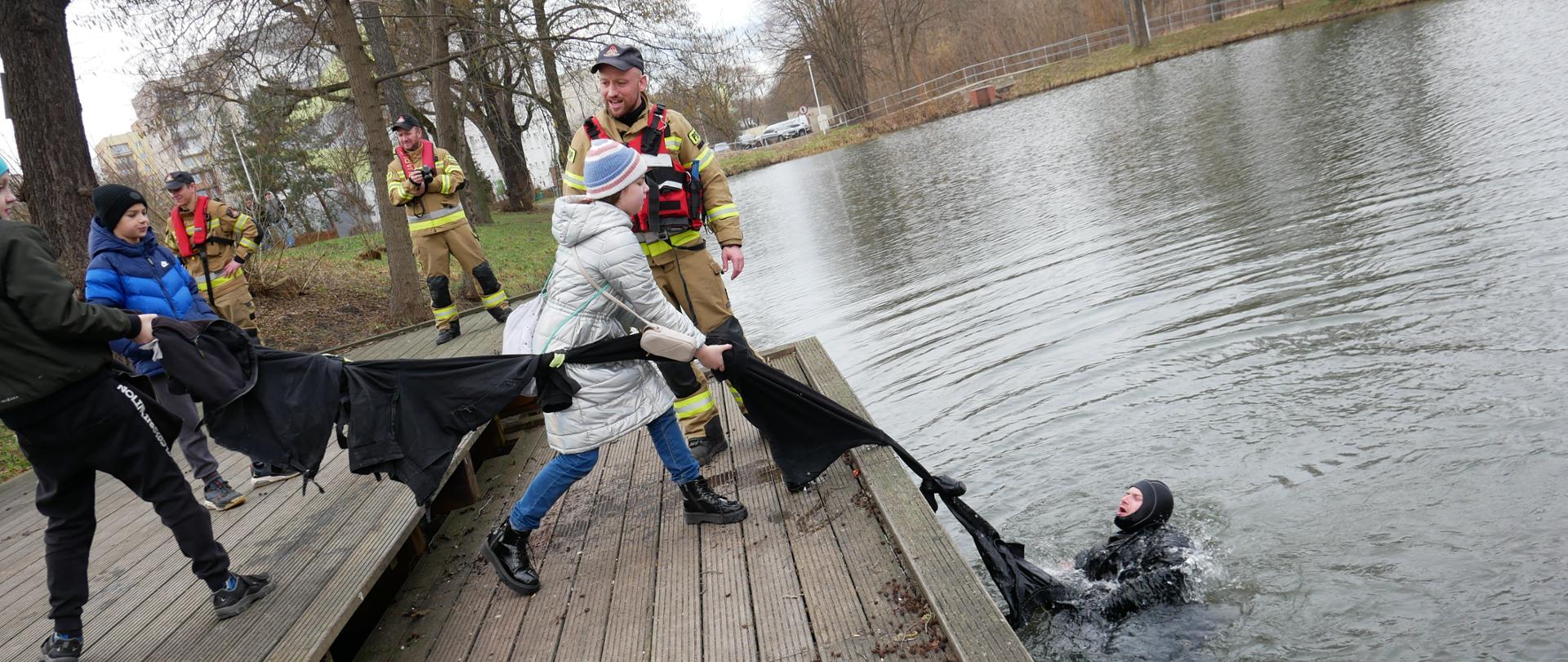 "Bezpieczne Ferie 2024" nad zielonogórskim Wagmostawem