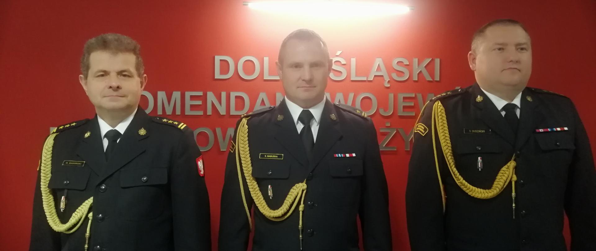 Strażacy w mundurach