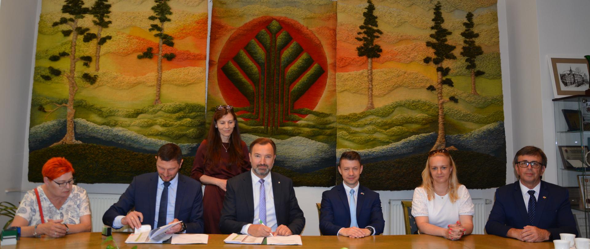 Podpisanie umowy w siedzibie NFOŚiGW