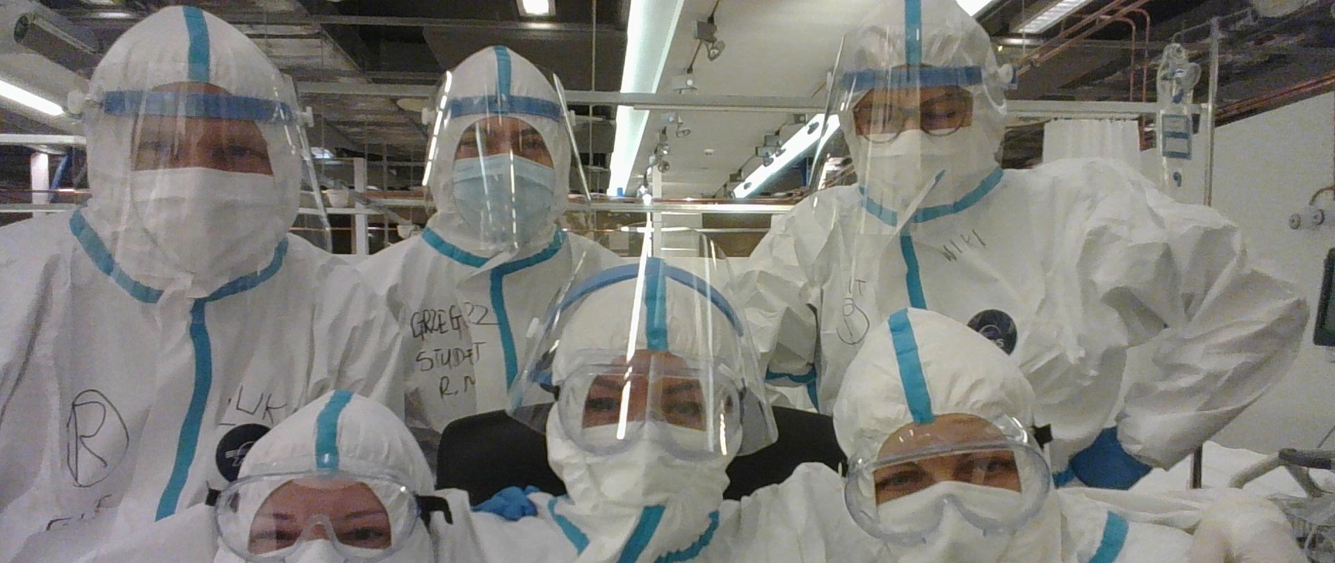 Ratownicy medyczni PSP walczący z COVID-19 na Stadionie Narodowym