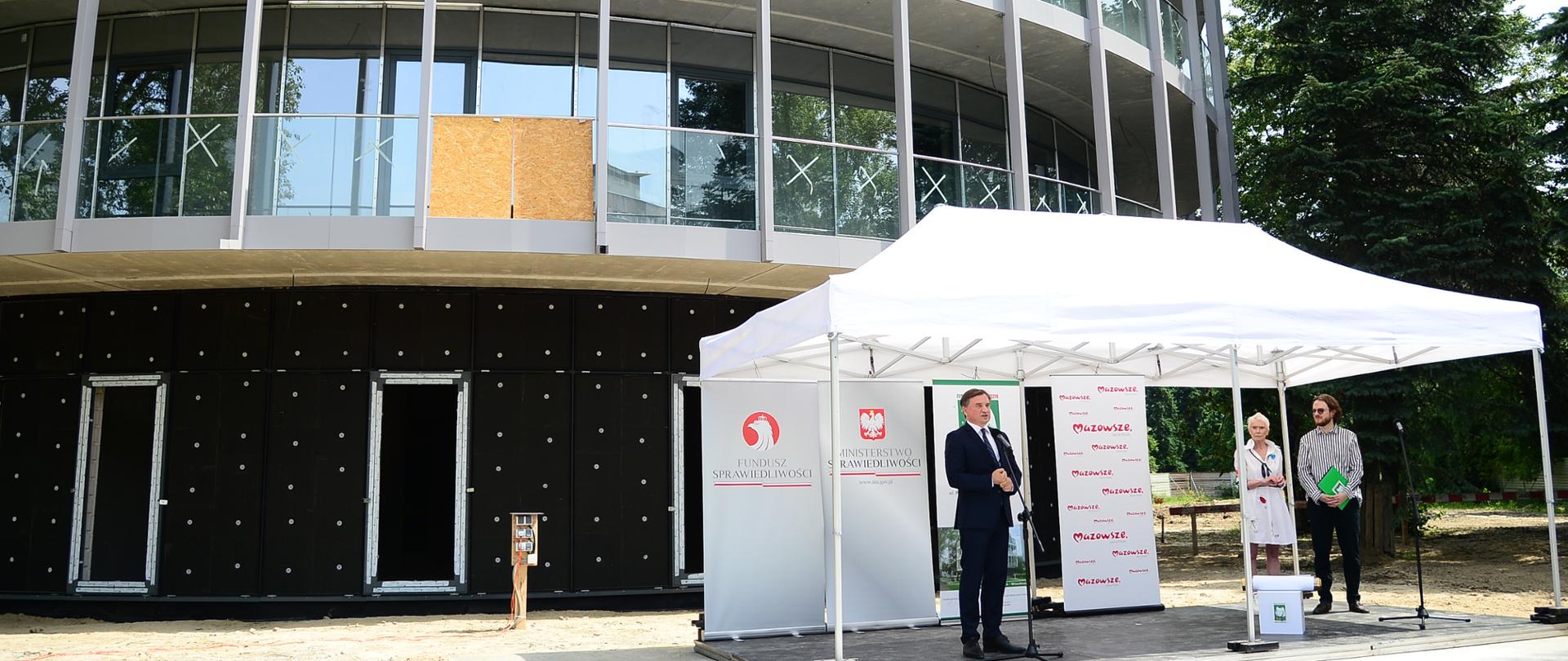 Wmurowanie aktu erekcyjnego na budowie kliniki Budzik dla dorosłych 