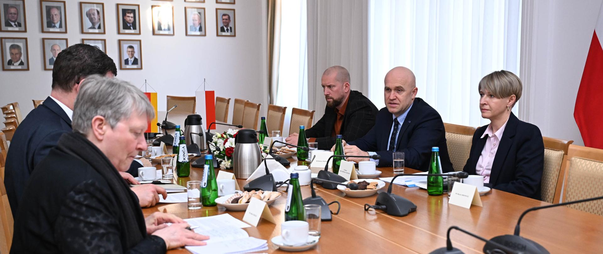 Wiceminister sprawiedliwości Dariusz Mazur spotkał się z Sekretarzem Stanu ds. Federalnych i Europejskich, Spraw Międzynarodowych i Mediów Nadrenii Północnej-Westfalii Markiem Speichem