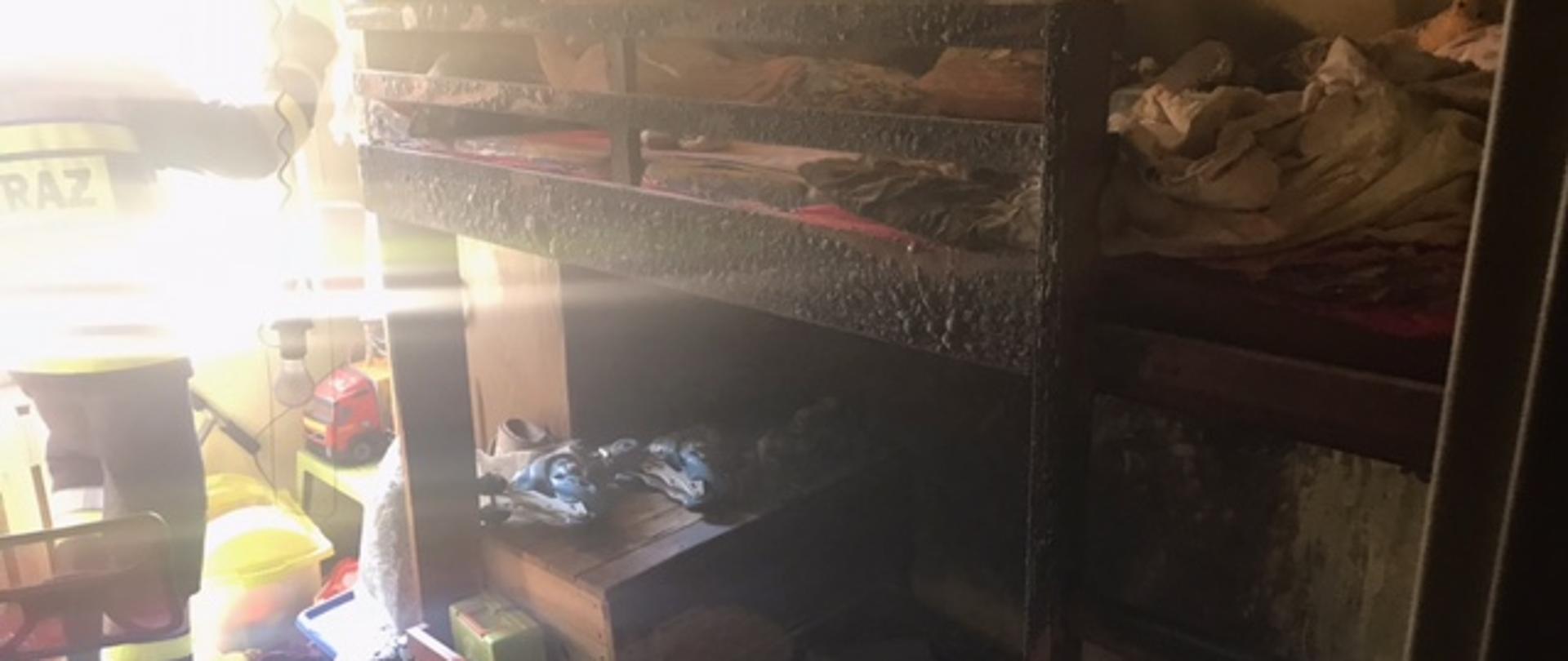 Pożar łóżka w budynku mieszkalnym w Ostrowcu Św.