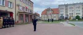Apel w Komendzie Powiatowej Państwowej Straży Pożarnej, z okazji Dnia Flagi Rzeczypospolitej Polskiej