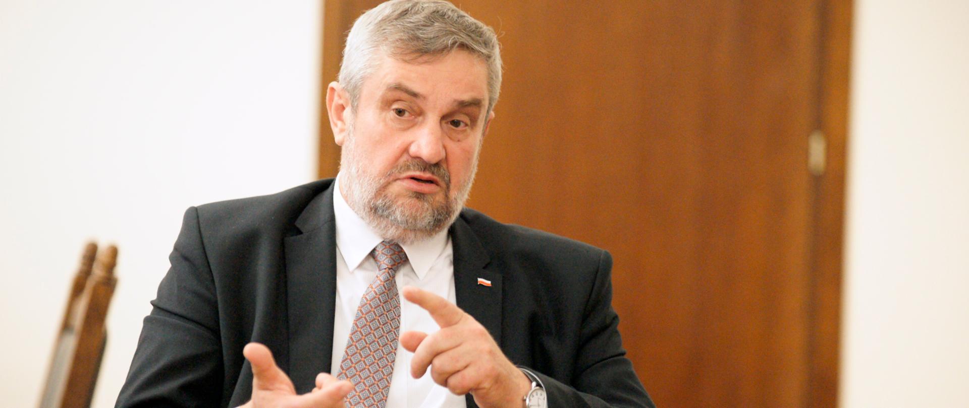 Minister J.K. Ardanowski podczas rozmowy