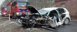 Wypadek samochodu osobowego marki VOLKSWAGEN POLO na 77. kilometrze drogi wojewódzkiej nr 178 na wysokości miejscowości Lipa.