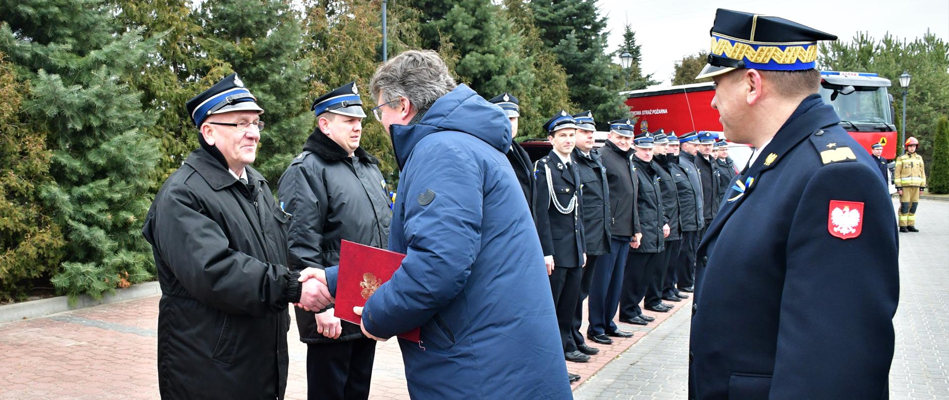 Przekazanie promes na nowe wozy dla 13 jednostek OSP oraz samochodu pożarniczego dla OSP Bogate