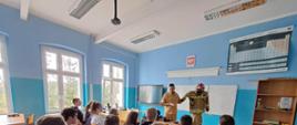Wizyta funkcjonariusza Komendy Powiatowej PSP w Obornikach w Szkole Podstawowej w Długiej Goślinie. 