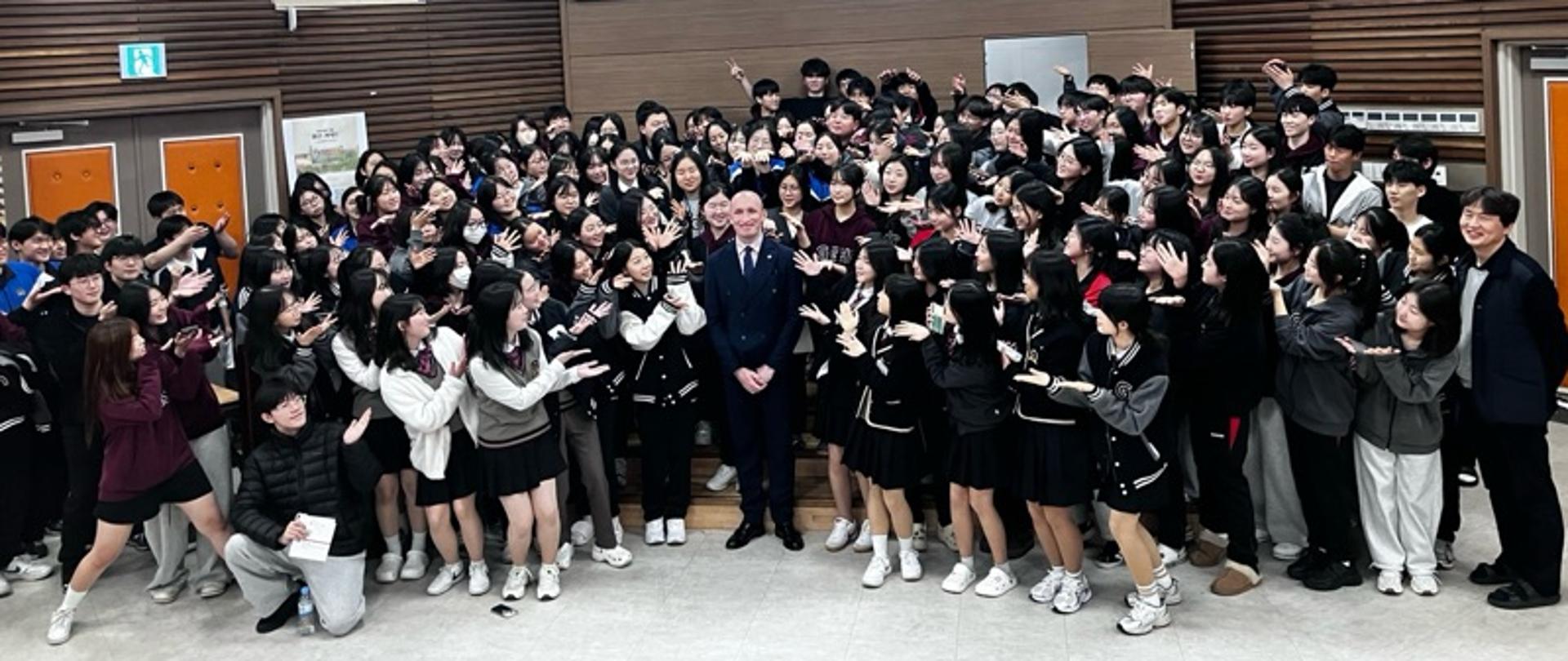 Spotkanie Ambasadora B. Wiśniewskiego z uczniami liceum Goyang Global High School