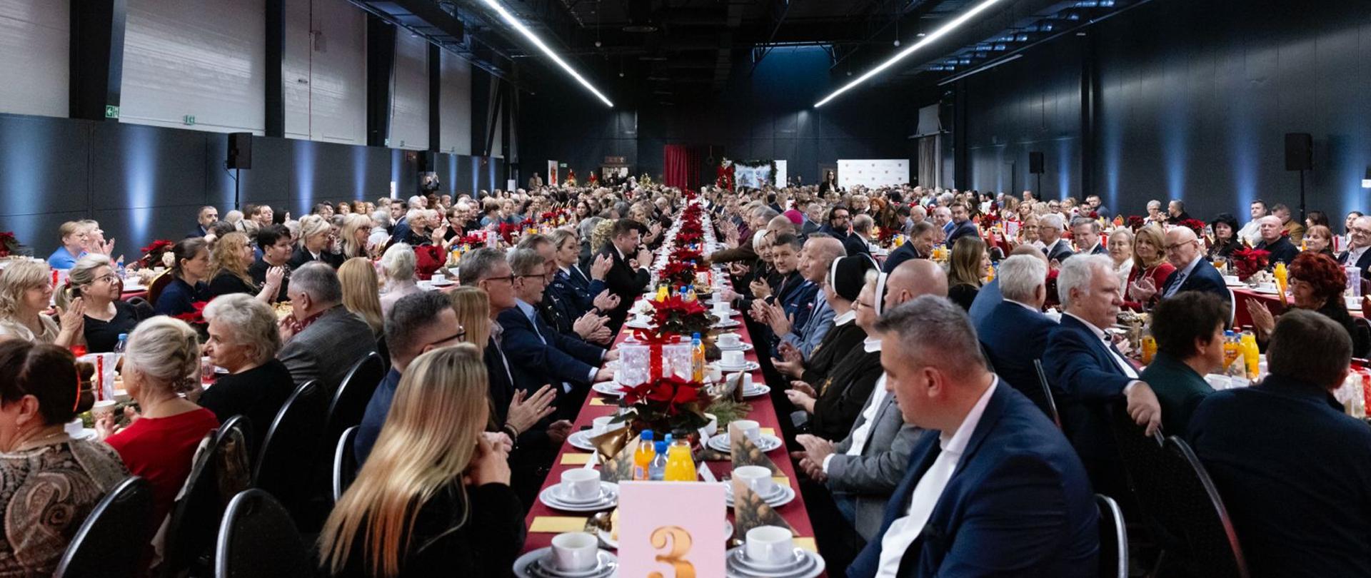 Uczestnicy spotkania wigilijnego w Rzgowie