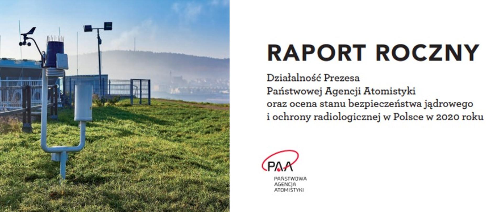 Zdjęcie stacji monitoringu radiacyjnego posadowionej na zielonej trawie. W tle budynek i góry. Obok czarny napis na białym tle: raport roczny - działalność Prezesa Państwowej Agencji Atomistyki oraz ocena stanu bezpieczeństwa jądrowego i ochrony radiologicznej w Polsce w 2020 roku.