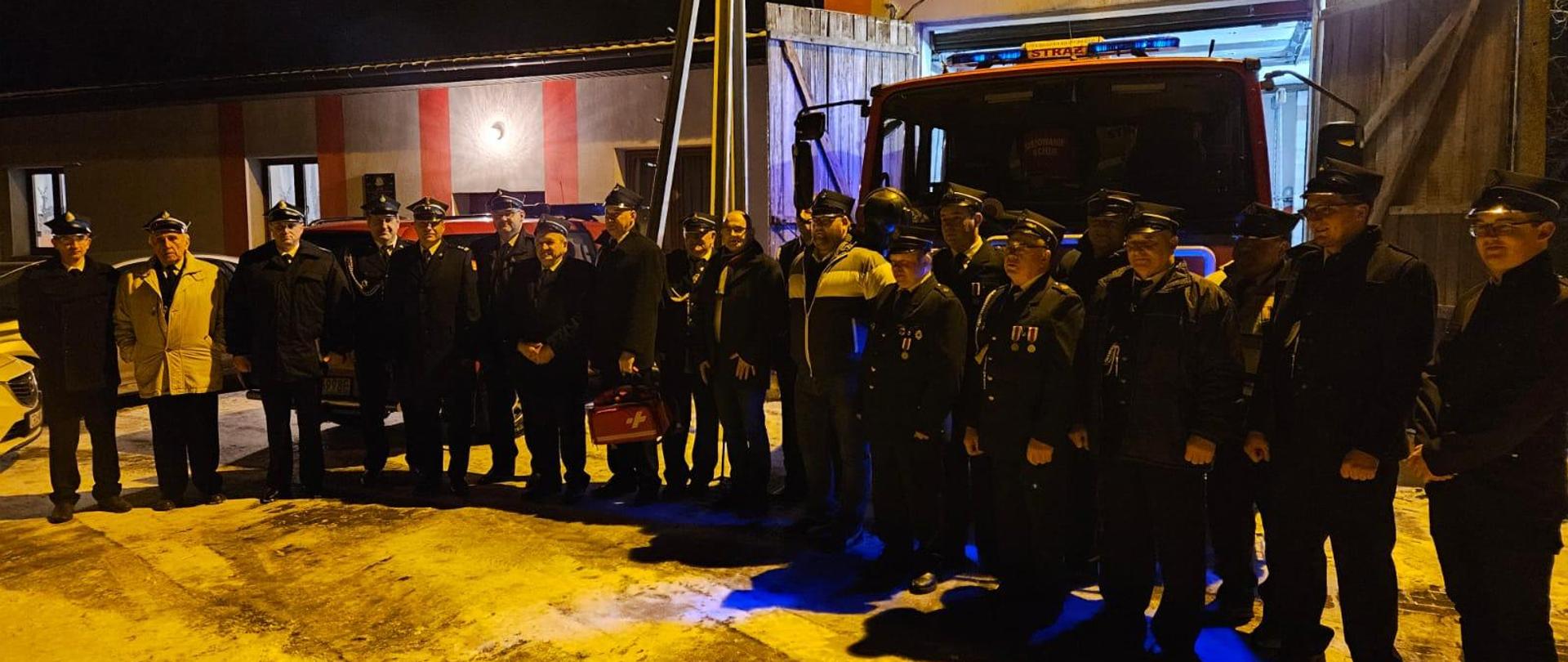 20 stycznia w miejscowości Torzewo gm. Topólka, odbyło się Zebranie Sprawozdawcze tamtejszej OSP. Zebranie było doskonałym momentem do oficjalnego przekazania samochodu ratowniczo- gaśniczego marki Renault Midliner dla miejscowej OSP. Wóz bojowy do tej pory służył druhom z OSP Rusinowo gm. Kruszwica. Przekazania dokonał Wójt Gminy Topólka.