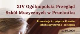 Głównym elementem graficznym jest duże, jasne zdjęcie z profilu przedstawiające młodą, jasnowłosą dziewczynkę skupioną na grze na zielono-złotym akordeonie klawiszowym. W tle widać rozłożone na stojaku nuty.
U góry plakatu znajduje się brązowy napis: „XIV Ogólnopolski Przegląd Szkół Muzycznych w Pruchniku”. Poniżej, po prawej stronie, mniejszą czcionką w kolorze złotym i czarnym dodano: „Prezentacje Artystyczne Uczniów Szkół Muzycznych I i II stopnia” oraz datę „30.05.2026”.
Na dole plakatu, na białym tle, umieszczono trzy logotypy: Fundacji Wspierania Edukacji Artystycznej, Podkarpackiego Zespołu Niepaństwowych Szkół Muzycznych oraz PSM Pruchnik. Poniżej logotypów widnieje złoty napis: „Publiczna Szkoła Muzyczna I stopnia w Pruchniku, ul. Szkolna 12, 37-560 Pruchnik”.