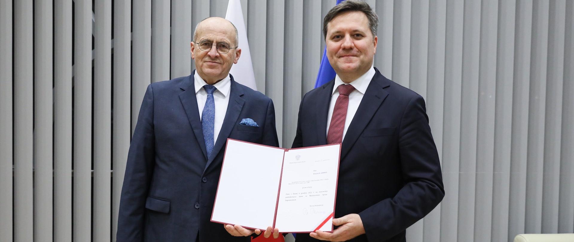 Minister Zbigniew Rau wręczył Wojciechowi Gerwelowi akt powołania na stanowisko wiceministra spraw zagranicznych.