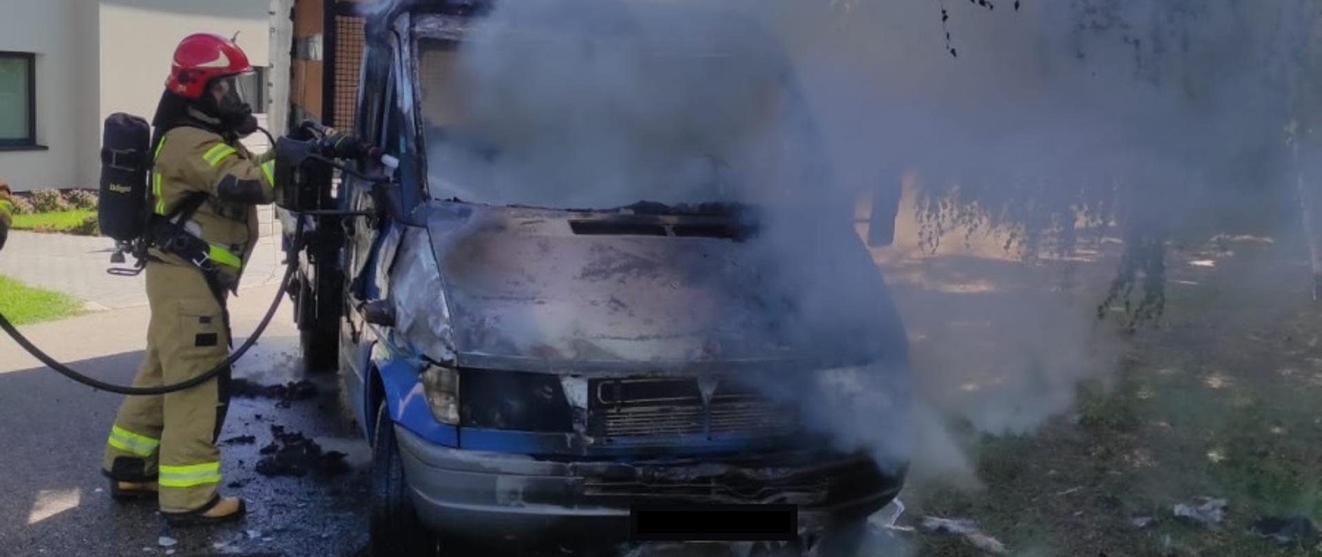 Pożar samochodu dostawczego w Andrzejowie Duranowskim