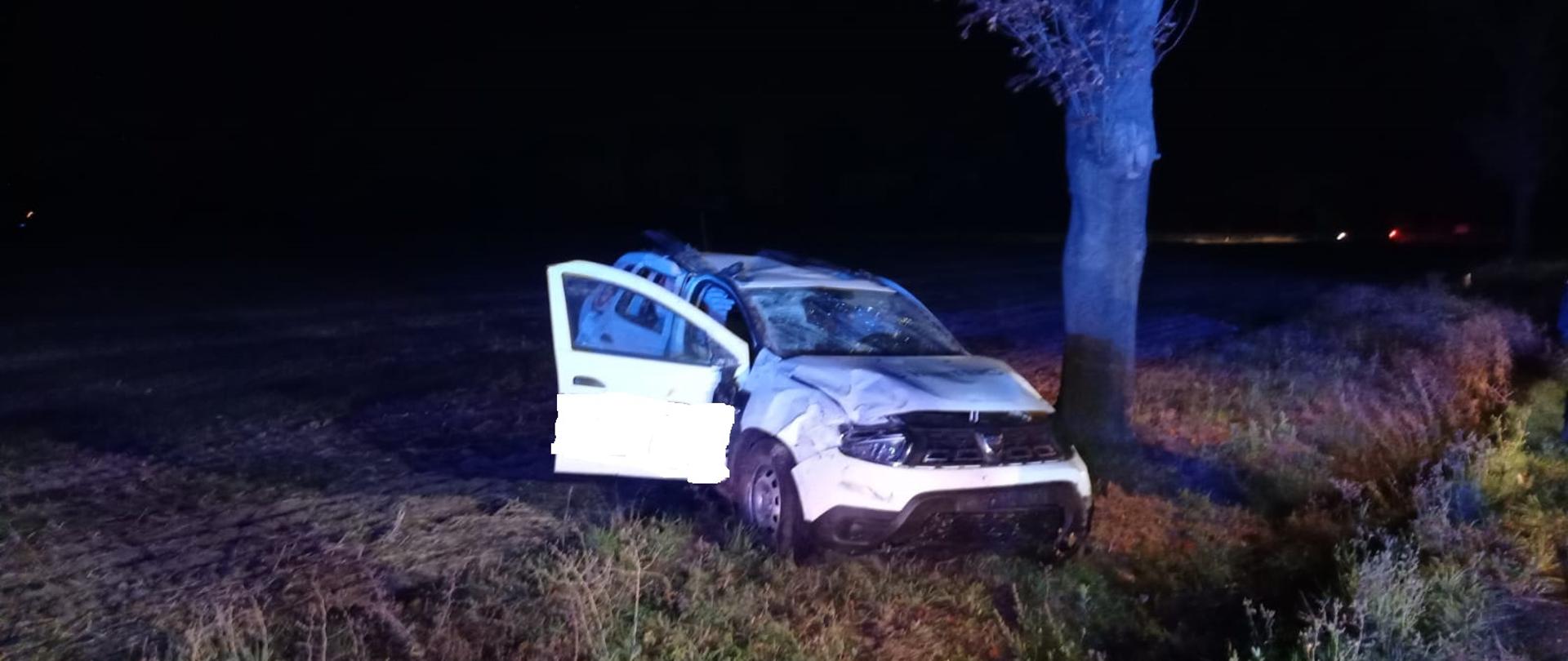 Auto po dachowaniu na DK32