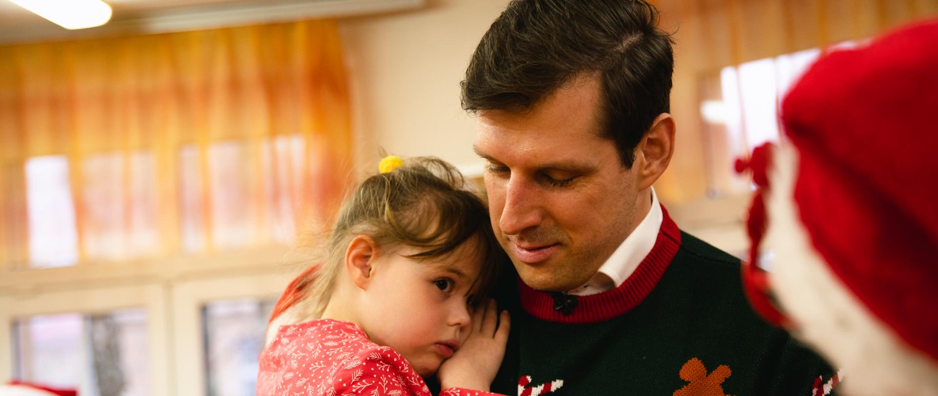 Wojewoda łódzki Tobiasz Wojewódzki odwiedził Przedszkole Specjalne przy Niciarnianej 2A w Łodzi