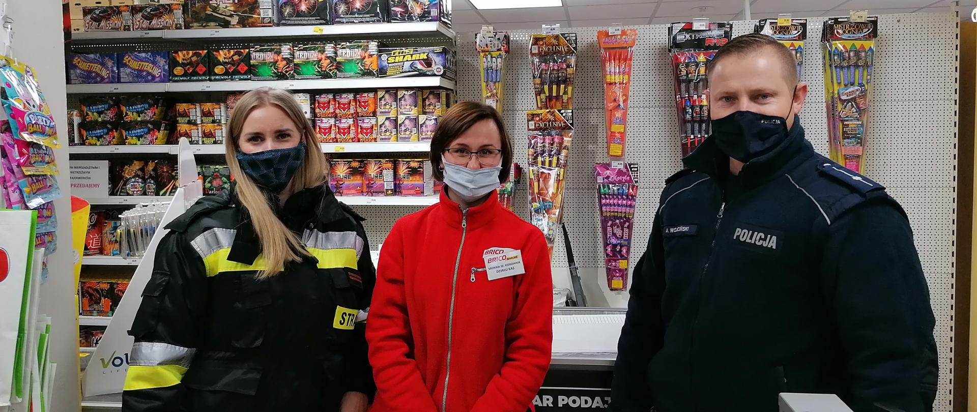 Zdjęcie przedstawia funkcjonariuszy podczas akcji prewencyjnej.