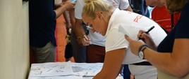 Powitanie polskich lekkoatletów - uczestników ME Berlin 2018 Podpisywanie koszulek 2