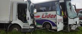 Kolizja autobusu z samochodem ciężarowym