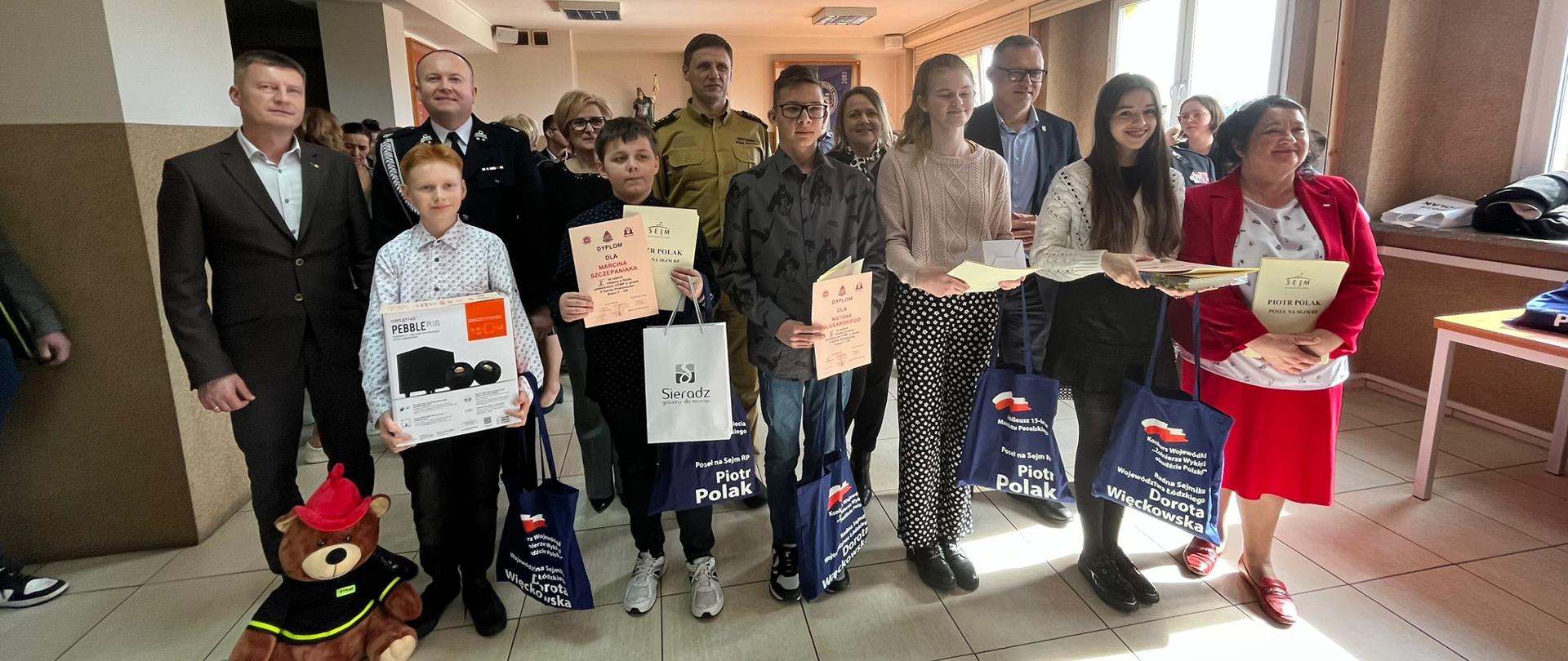 Na zdjęciu widzimy Zwycięzców Turnieju Wiedzy Pożarniczej 2023