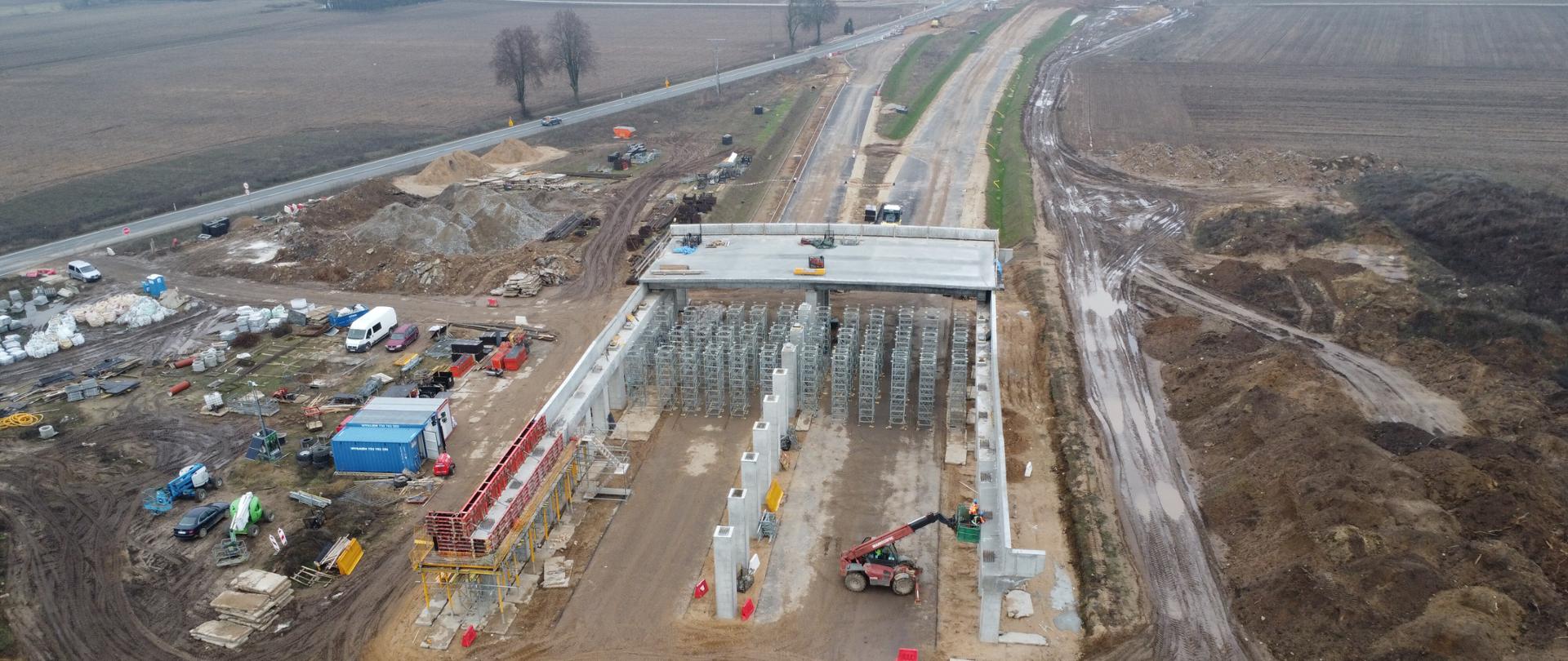 Budowa podpór widziana z góry. Tu będzie przejście dla zwierząt nad powstającą obwodnicą Suchowoli 