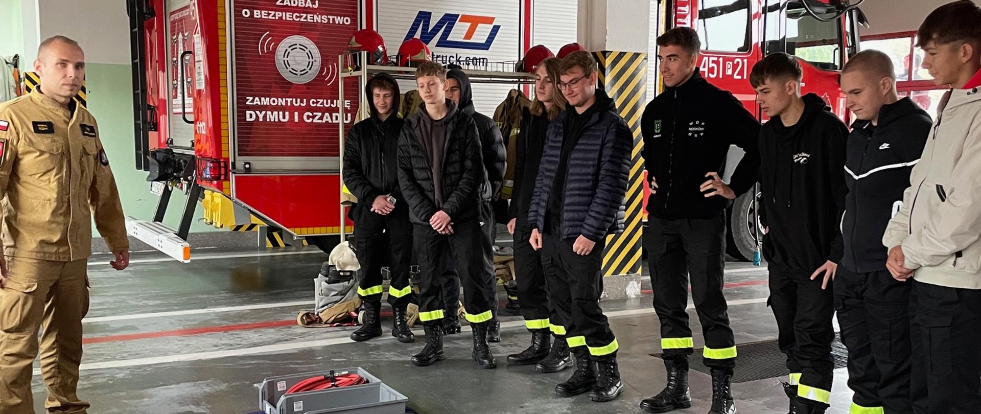 Uczniowie klasy mundurowej