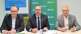 Robert Gajda, Zastępca Prezesa Zarządu NFOŚiGW podczas podpisywania umowy.