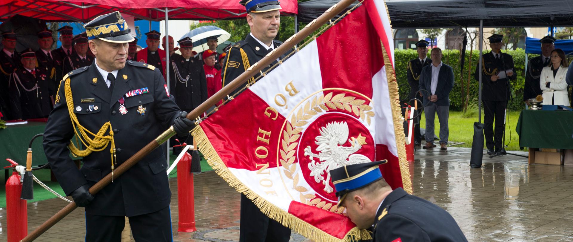 Nadanie Sztandaru KP PSP w Zwoleniu oraz uroczyste obchody Powiatowego Dnia Strażaka .