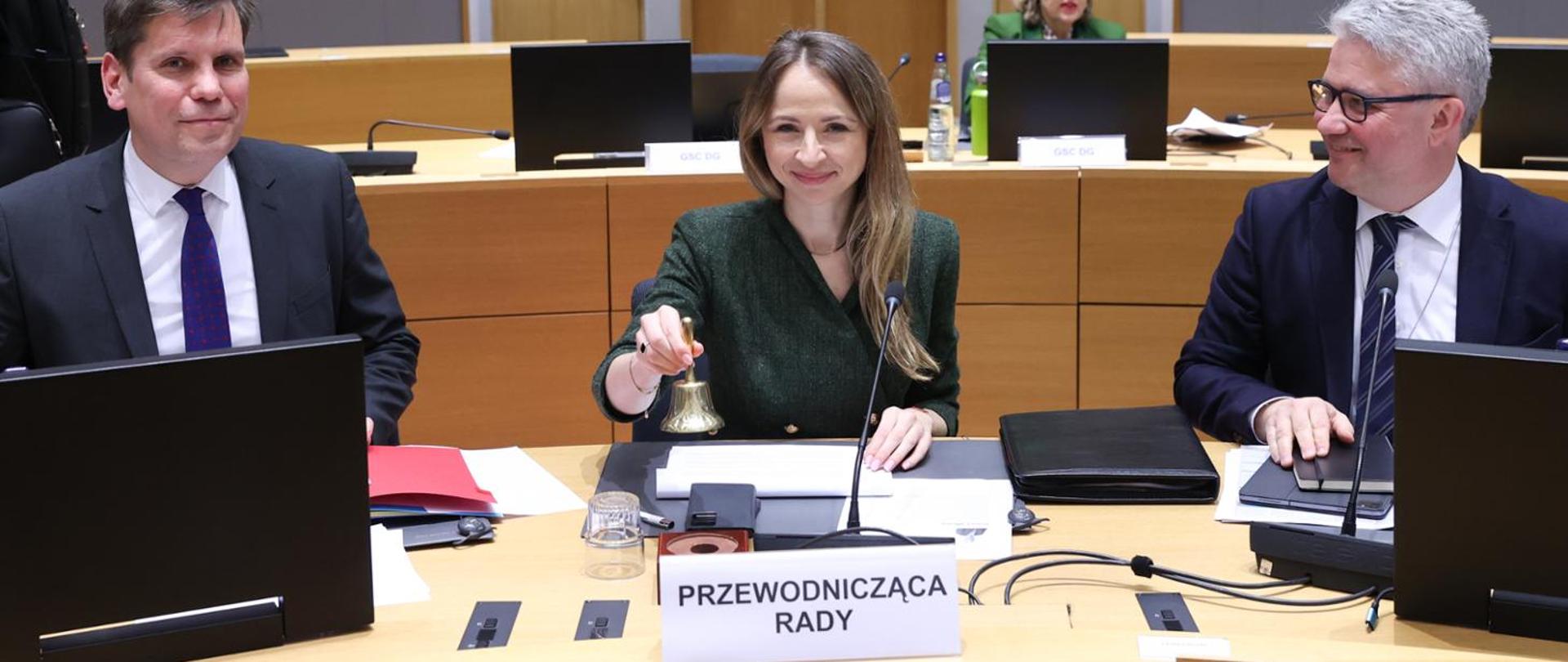Minister Agnieszka Dziemianowicz-Bąk chaired the EPSCO meeting in Brussels