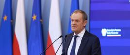 Premier Donald Tusk podczas konferencji prasowej.