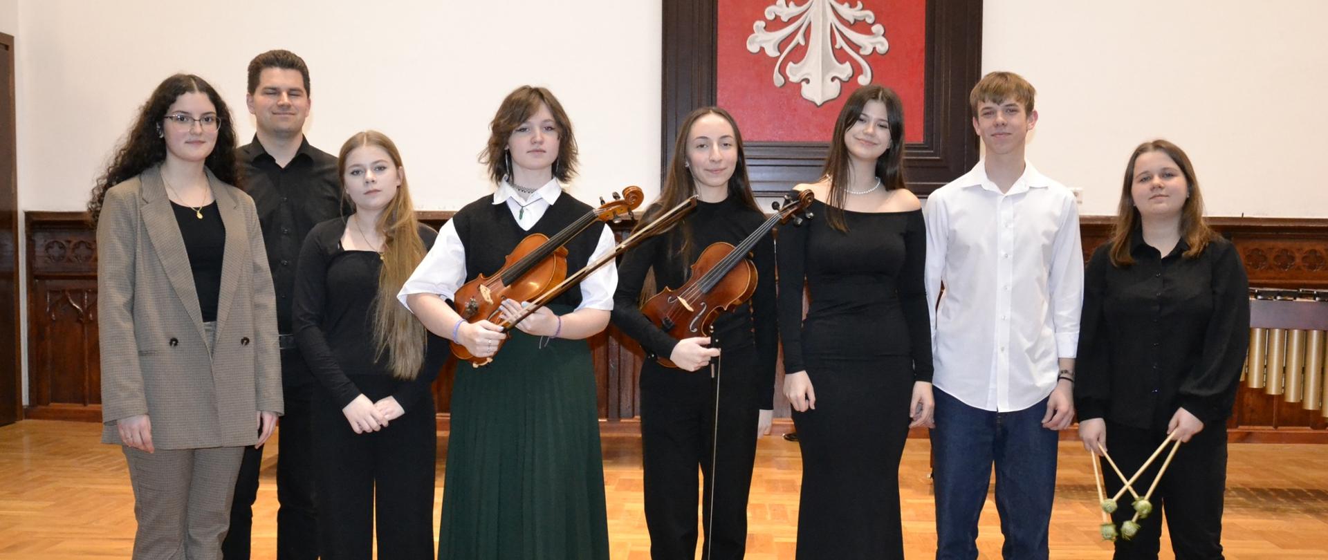 Uczniowie klas V PSM II stopnia podczas swojego koncertu klasowego w Sali Królewskiej PSM Mielec