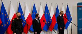 Kierownictwo MSWiA oraz komendant główny Państwowej Straży Pożarnej. podczas konferencji