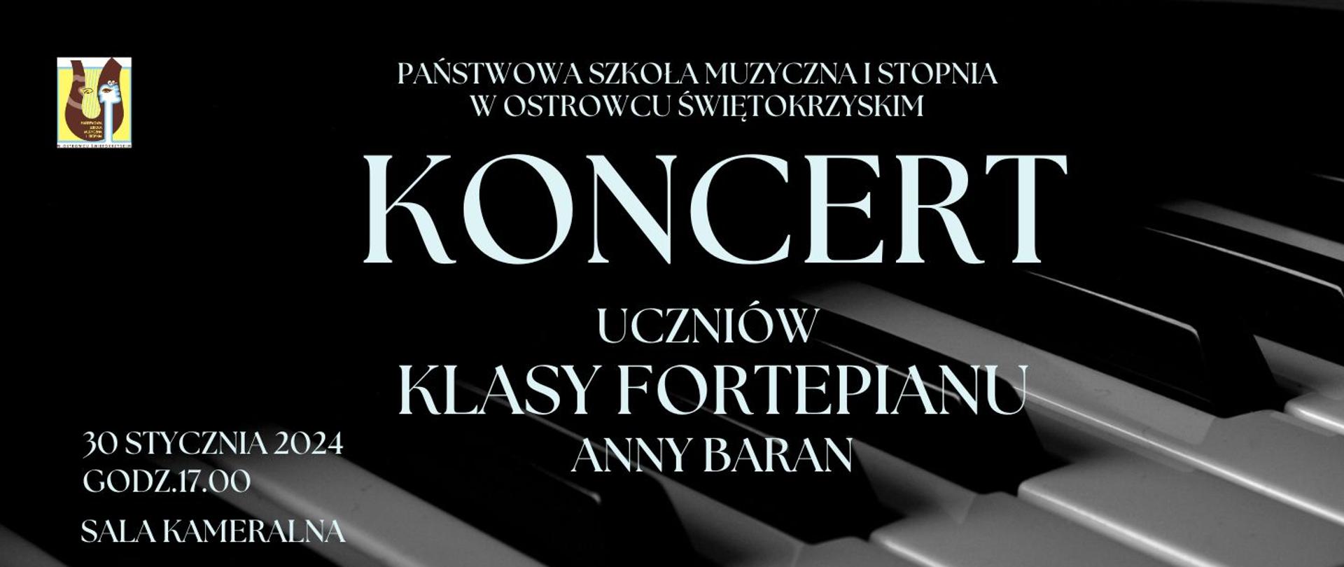 napisy w kolorze białym na tle w kolorze czarnym i z klawiaturą fortepianu i z logiem szkoły w lewym górnym rogu