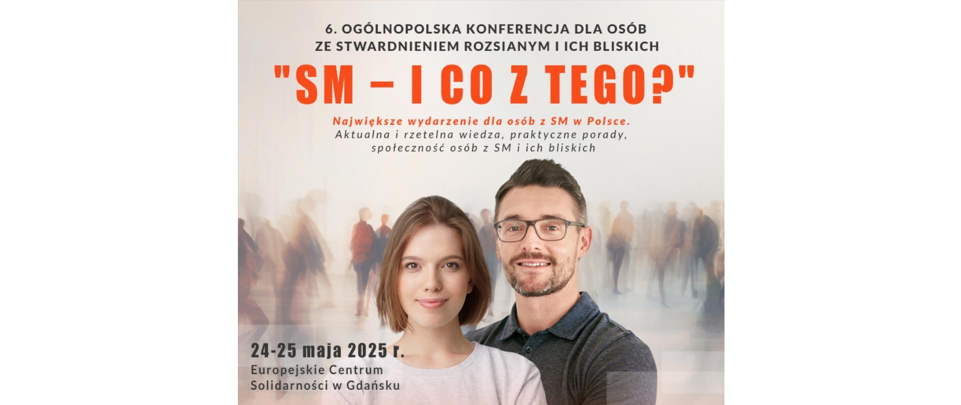 Grafika przedstawia fragment plakatu Konferencji "SM i co z tego", na którym widnieje nazwa wydarzenia, podpis "Największe wydarzenie dla osób z SM w Polsce. Aktualna i rzetelna wiedza, praktyczne porady, społeczność osób z SM i ich bliskich", data i lokalizacja wydarzenia.