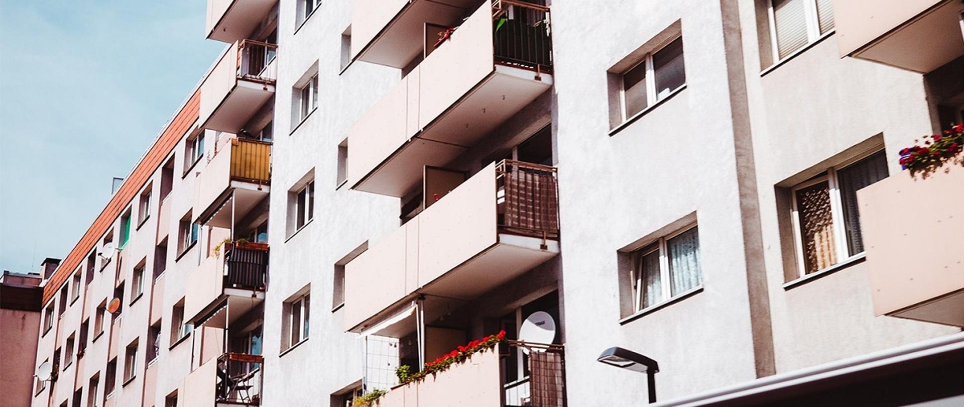 Blok mieszkalny z PRL-u