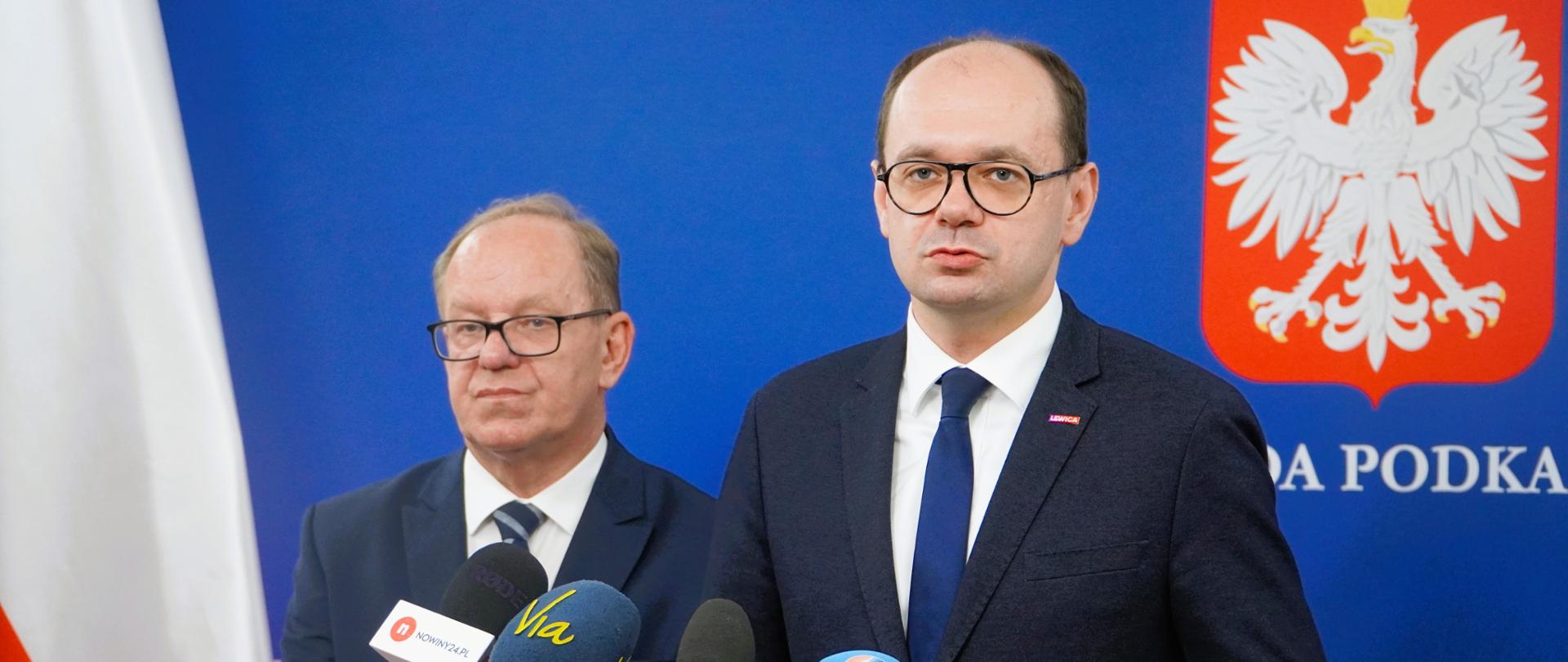 Zdjęcie przedstawia uczestników konferencji prasowej