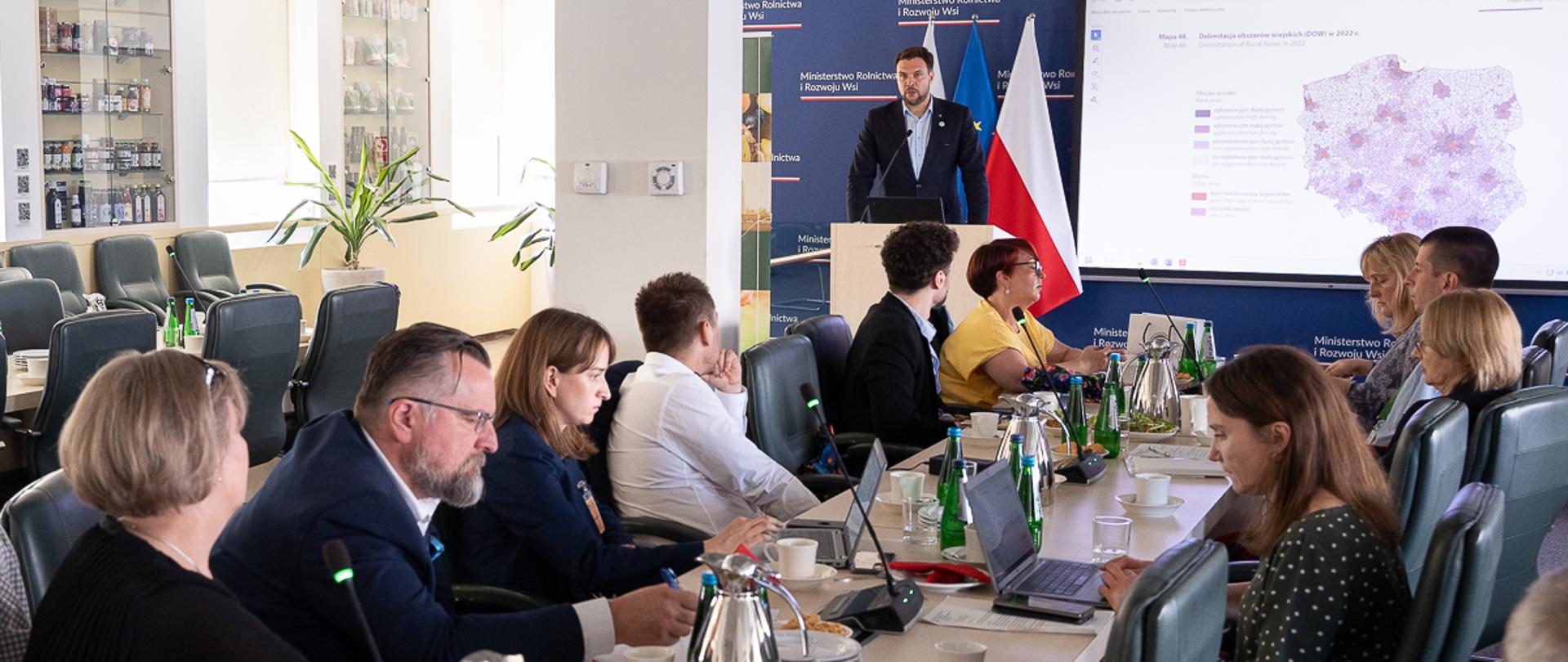 Wiceminister Adam Nowak zwraca się do zgromadzonych (fot. MRiRW)