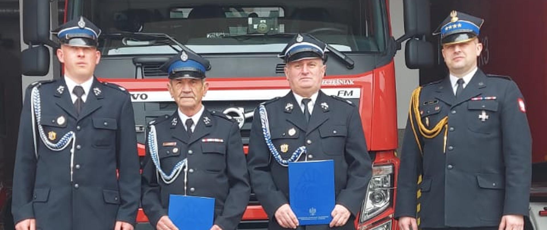Uroczyste wręczenie promes jednostkom ochotniczych straży pożarnych z terenu powiatu bieszczadzkiego.