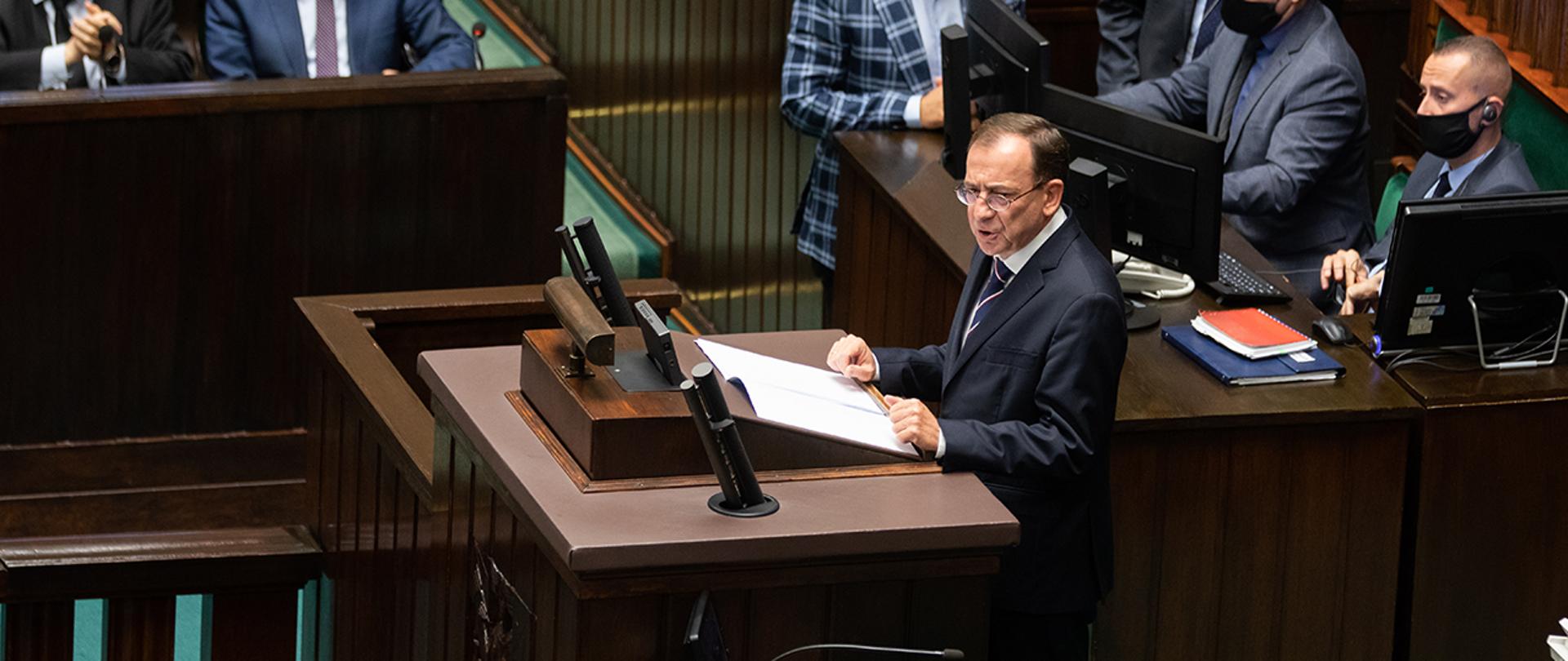 Dziś (6 września br.) Sejm zajął się rozporządzeniem prezydenta Andrzeja Dudy o wprowadzeniu stanu wyjątkowego w pasie przygranicznym z Białorusią. 
