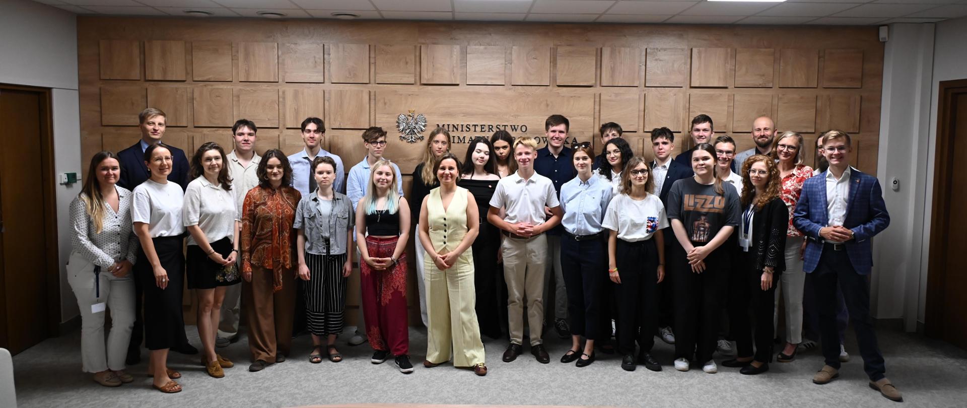 Wiceministra Urszula Zielińska na spotkaniu z przedstawicielami organizacji młodzieżowych