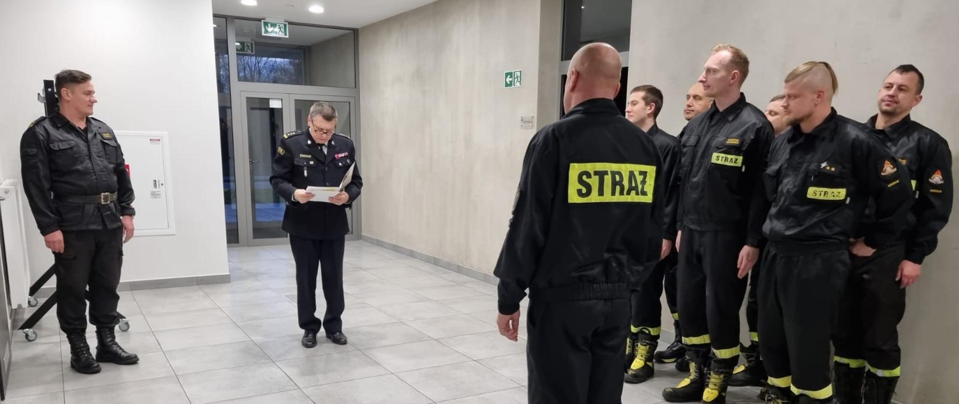 Wręczenie nagrody jubileuszowej. Wystąpienie st. ogn. Wojciecha Maziarza