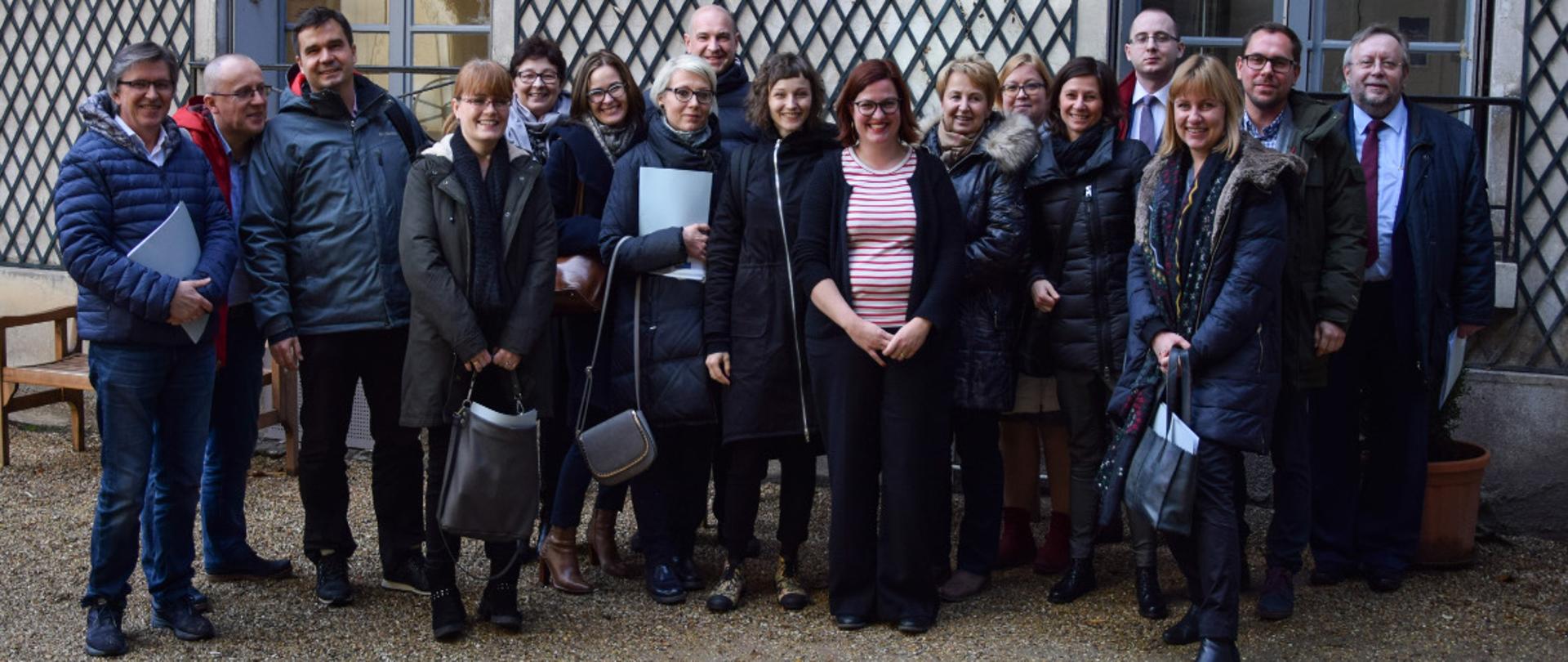 Uczestnicy spotkania zdjęcie rodzinne