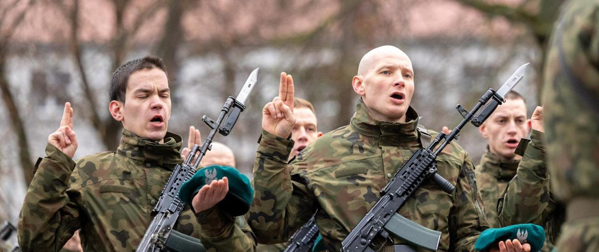 Przysięga żołnierzy dobrowolnej zasadniczej służby wojskowej w Białymstoku