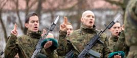Przysięga żołnierzy dobrowolnej zasadniczej służby wojskowej w Białymstoku