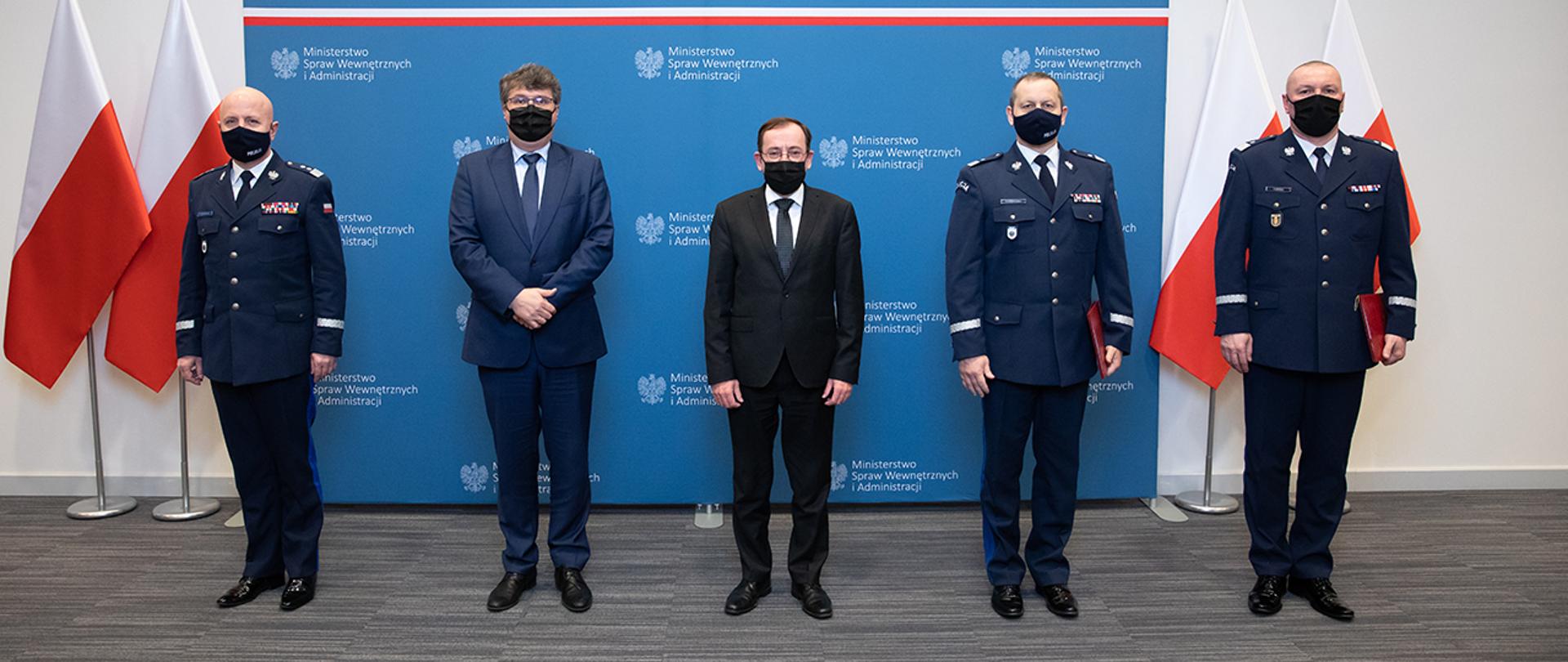 Na zdjęciu: minister Mariusz Kamiński, wiceminister Maciej Wąsik, komendant główny Policji gen. insp. Jarosław Szymczyk, nadinsp. Paweł Dobrodziej oraz nadinsp. Paweł Dzierżak.
