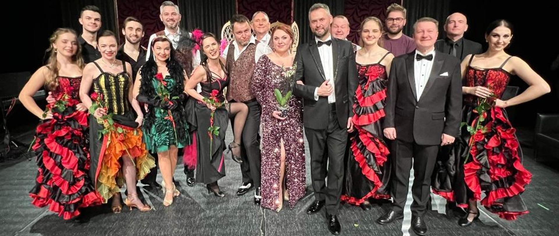 Słuchaczki naszego studium: Natalia Mikołasek, Laura Petzuch i Julia Zemka z klasy śpiewu mgr Justyny Dyli (odtwórczyni tytułowej roli) wystąpiły w operetce ,, Wesoła wdówka”.