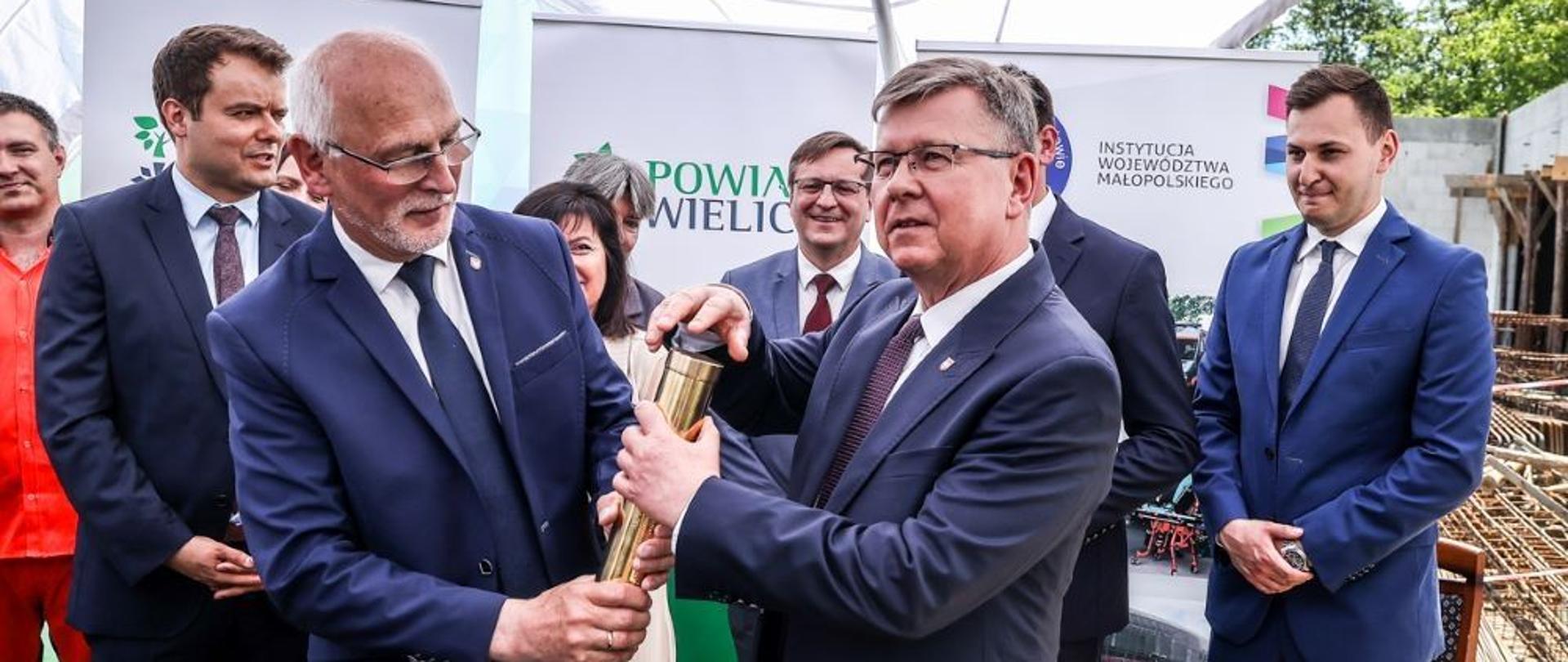 Uroczyste podpisanie i wmurowanie aktu erekcyjnego Krakowskiego Pogotowia Ratunkowego